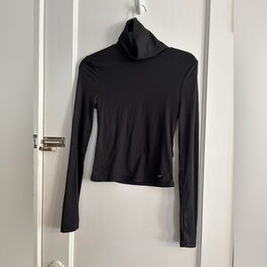 Guess Women’s M black turtleneck